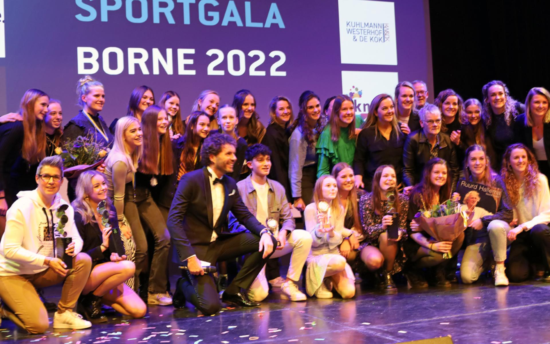 Alle winnaars op het podium. Foto Monique ter Braak-Ketelaar